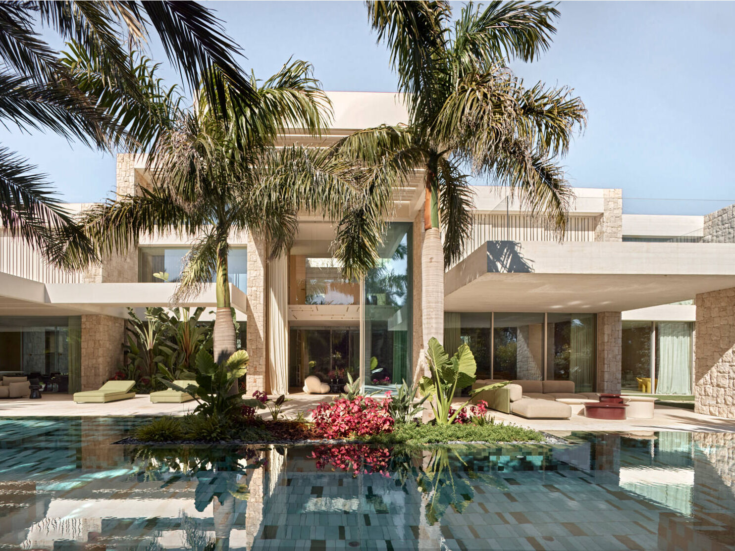 A bold yet luminous home in Valencia where stone volumes meet airy interiors.